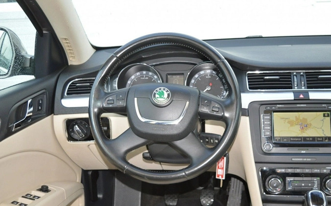 Skoda Superb cena 31000 przebieg: 226000, rok produkcji 2011 z Hrubieszów małe 781